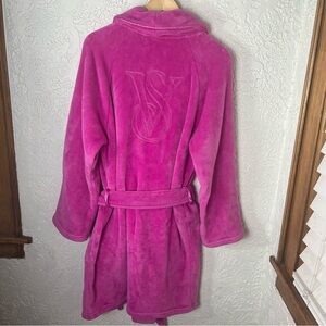 VICTORIA’S SECRET Fluffy Pink Plush Fleece VS Crest Front Tie Robe Size L